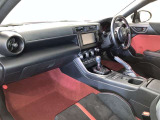 運転席周りのレイアウトをご覧ください。ナビゲーションが綺麗に装着されすっきり収まってますね!