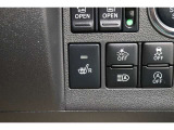 運転席には寒い日の肩や腰、冷えやすい下肢を温めてくれるシートヒーターが付いております!