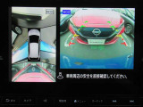 車の真上から見下ろしたような360度視界の良い『アラウンドビューモニター』です♪♪苦手な狭い駐車場、暗い所でも確認ができてとっても安心です♪♪