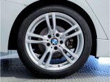 アウトバーンでの走行を見据えたBMWのブレーキシステムはもしもの時にもいち早くマシンを停止してくれます。