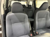 高いホールド性で運転姿勢が安定します。長距離ドライブでも疲れにくいのが魅力です。