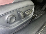 パワーシート搭載。微妙な調整が手軽にでき、ピッタリのポジションで運転することが可能です。