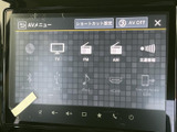 テレビやラジオ、各種メディアの項目が一覧で表示され、使いたい機能を選びやすい画面です。音楽を聴きたい時も、目的のソースへスムーズに切り替えられます。