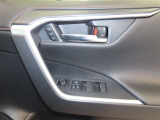 パワーシート搭載。微妙な調整が手軽にでき、ピッタリのポジションで運転することが可能です。