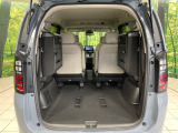 普段のお買い物や通勤、送迎等に十分な荷室スペースを確保しております。セカンドシートを倒すと、大きな荷物の積載も可能です♪