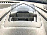 【ヘッドアップディスプレイ】現在の速度や走行情報をデジタル表示で運転席前方のガラスに投影!運転中、目線をずらさず必要な情報を確認できるのでとっても便利で安心!