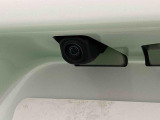 バックカメラ装備 ナビゲーション等を装着した場合には車両の前後左右に搭載した4つのカメラにより、車庫入れや狭い道でのすれ違いをしっかりサポートするパノラマモニター対応カメラが付いてます