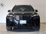 【キドニーグリル】BMWは約90年もの間、ほぼ全ての車両にひと目でBMWだと分かるこの特徴的なフロントグリルが備えられ、デザイン・アイコンとして親しまれてきました。