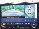 【パノラミックビューモニター】専用のカメラにより、上から見下ろしたような視点で360度クルマの周囲を確認することができます☆死角部分も確認しやすく、狭い場所での切り返しや駐車もスムーズに行えます。