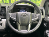 インテリアに合わせたデザインのステアリングは、運転される方のことも考え、運転しやすい形状、大きさです。是非一度、実際に触ってお確かめください。