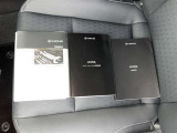 メンテナンスノート、取扱説明書です。 その車の整備記録が事細やかに記録されています。 車が生まれてから今までどのような道を歩んできたのか判るとても重要な物ですよ。