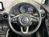 インテリアに合わせたデザインのステアリングは、運転される方のことも考え、運転しやすい形状、大きさです。是非一度、実際に触ってお確かめください。