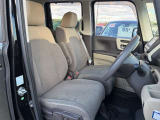 運転席シート廻りは使用感も少なく、良好な状態となっています。前オーナー様が丁寧に使っていたことがよくわかりますね。