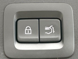 【パワーバックドア】スマートキーや運転席のボタンを押すだけでリアゲートが自動で開閉します!荷物を持っている時や、高い位置にあるバックドアを閉める際に便利な機能です♪