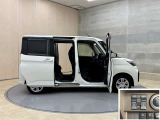 左右ウエルカム機能付き電動スライドドア。降車時に設定しておけば近づくだけでドアが自動でオープン!とても便利な機能です☆☆