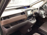 ご納車時には再度洗車・室内清掃を行い展示中についてしまった汚れも落として気持ち良くお乗りいただける状態にして納めさせていただきます!