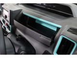 スッキリしまうことのできる運転席アッパーボックスがあります!