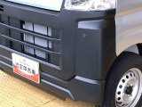 死角になりやすい左右方向の障害物をブザーで知らせてくれるコーナーセンサー搭載