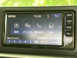 目的地の名称やジャンル、電話番号、住所から検索できるメニューを表示。履歴や登録地点も選択でき、目的地を設定する際に使いやすい案内画面です。画面の項目が整理され、操作の流れも確認しやすい仕様です。