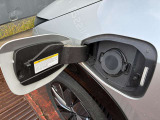 車の左前には急速充電口があります(^^)