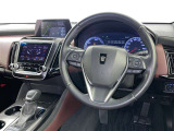 運転席まわりです。 各操作スイッチは使いやすい位置に配置されてます。