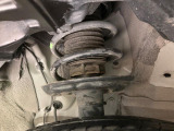 お車を安心してお乗りいただく為には、足回りの定期点検が欠かせません。サービスサポート(有償保証)では無料点検もご提供しており、安心のカーライフをお過ごしいただけるサポート体制が整っています。