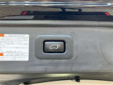 バックドアはスイッチ操作で簡単に開閉できます!