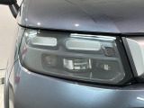 LEDヘッドライトは、点灯の瞬間から最大光量を発揮し、突然暗くなるトンネルなどでの安定感を高めます。