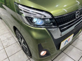 【LEDヘッドライト】悪天候や夜間走行時も良好な視界を確保し安心して運転できる高輝度LEDヘッドライトを装備!点灯速度が早く、消費電力も抑えられています。