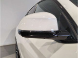 【BMWミラー】視認性の高いスタイリッシュなミラー。自動防眩機能も付いており夜間のドライビングをサポートします。