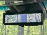 【デジタルインナーミラー】後席の大きな荷物や同乗者で後方が確認しづらい時でも安心!カメラが撮影した車両後方の映像をルームミラー内に表示。クリアな視界で状況の確認が可能です!