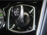 無段変速機(CVT)を搭載。有段変速機に存在する「変速ショック」が無いので、スムーズなアクセル操作が可能です♪