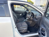 広々とした室内空間が魅力です。ドライバー席からの視界も良好で、運転に集中できます。快適なドライブをお楽しみください。上質な空間をぜひご確認ください。