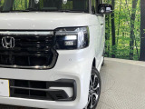 【シーケンシャルターンランプ付きLEDヘッドライト】人気の『流れるウィンカー』付きのLEDヘッドライトを装備♪高級感はもちろん、点灯時は存在感たっぷりで他車からも認識されやすく安心です。