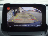 リアゲートの目立たない位置にバックカメラがあります。確認しづらい後方の障害物をバックモニターに表示されるのでより後方の視界の確保が可能です。