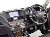 ★使いやすさや安全性を追求したステアリング周り!高級車ゆえにスイッチ類が多いのも特徴ですね!考え尽くされた配置ですぐに使いこなす事が出来ますのでご安心下さい!是非、体感してみて下さい!!