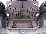 フレキシブルボードが標準装備なので荷室床の高さや形を変えることで、積む荷物に応じて使い分けできるアレンジ性が高い機能です。