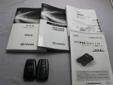 取説・メンテナンスノート・スマートキーの3点セットです。