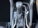 操作しやすいATシフトです♪シフトチェンジを気にしなくていいので運転だけに集中できますね!自然と手に届くところにある、手になじむ形状のシフトノブがいいですね♪