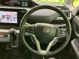 握りやすいステアリングで、快適なドライビングを実現。操作性も考慮されたデザインで、運転の楽しさを向上させます。