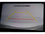 シフトレバーをリバースにすると連動してバックカメラ、サイドカメラ映像&バックセンサーに切り替わります。