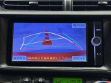 バックガイドモニター付きです。車の後方に小型カメラが付いており、バックする際の後方の様子をモニター上に表示します。