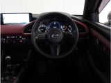 【運転席】最適なドライビングポジションでドライブをお楽しみください。
