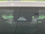 【トヨタセーフティセンス】走行中に前方の車両等を認識し、衝突しそうな時は警報とブレーキで衝突回避と被害軽減をアシスト。より安全にドライブをお楽しみいただけます。