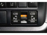 両側電動スライドドアはドアの直接操作以外にも運転席からのスイッチ操作やリモコン操作でも開閉が可能!狭い駐車場などでもドアの開閉が楽々・安心ですね!