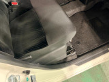 痛みの出やすい運転席シートの角、フロアマット、座面、ともに良好です