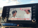 テレビ番組を画面で楽しめる装備です。停車中の休憩時間などに映像を視聴でき、待ち時間を過ごす際にも活用いただけます。画面表示で選局内容を確認しやすく、操作も分かりやすい構成です。