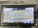 【バックモニター】後ろのカメラの映像をモニターに映し出すことができます!後方の見えない死角や、障害物との距離感をしっかり確認することができます!駐車が苦手な方におすすめです。