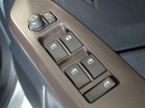 電動格納式ドアミラー・パワーウインドウを装備しています。