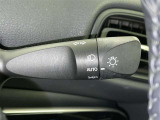 トンネルなど、周囲の明るさの変化でランプ類を自動オン・オフするコンライトです(消し忘れ防止機能付)
